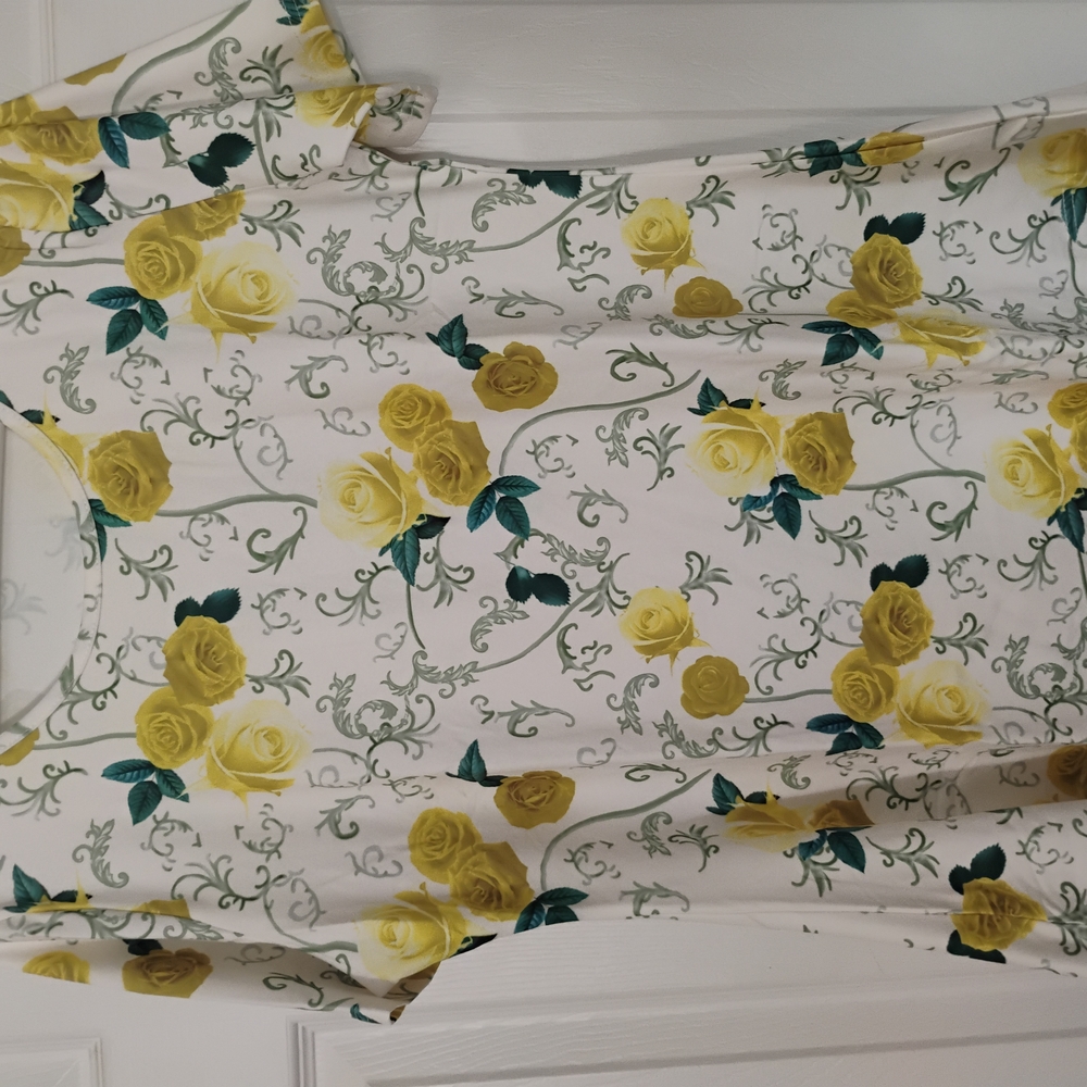 Floral Short Sleeve Top w/Yellow Roses &Yellow Capri